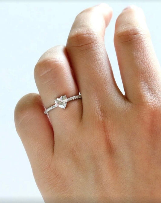 Anillo corazón plateado