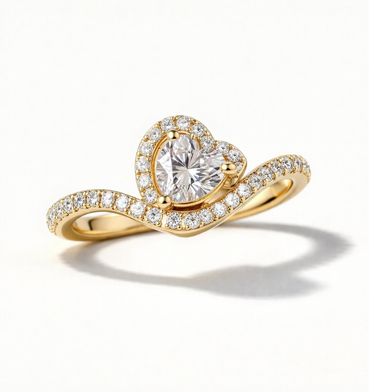 Anillo corazón ondulado con brillantes