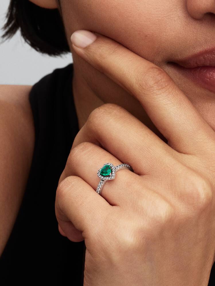 Anillo Corazón Esmeralda Radiante